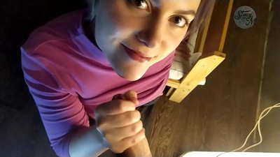 Picha za ngono za kawaida za nyumbani za Kirusi na njama ya dick na gulp nzuri ya kina